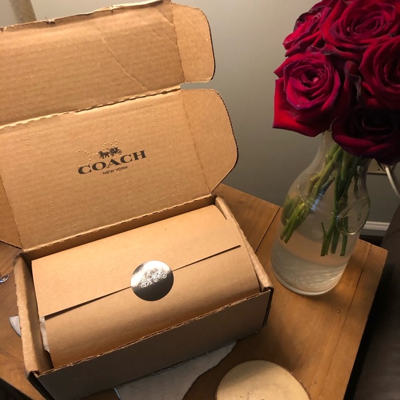 COACH SIGNATURE CRYSTAL CLUSTER STUD EARRINGS. - Picture 3 of 5